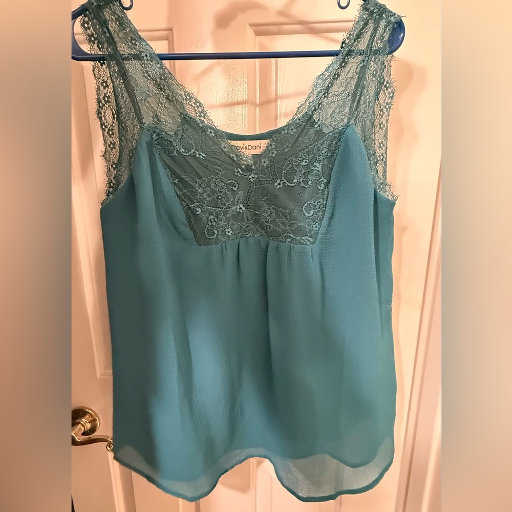 DAVI & DANI Teal Lace Detail Top - size Medium *NWT